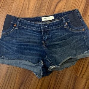 Gap maternity shorts